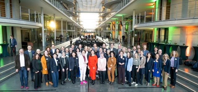 Aufschwung für die Wirtschaft: Sauerländische Stimmen im neuen Wirtschaftsbeirat der Grünen - Sauerländer Spanplatte GmbH & Co. KG